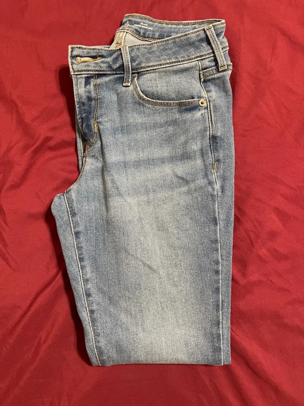 Size 4 Petite Old Navy Boot-Cut Jeans in Faded Blue - Picture 2 of 3